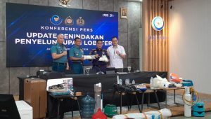 Direktur Jenderal Pengawasan Sumber Daya Kelautan dan Perikanan (PSDKP) Pung Nugroho Saksono (kedua dari kanan), di Kantor KKP, Jakarta Pusat, Senin, 9/9/2024 | Novia Suhari/Forum Keadilan