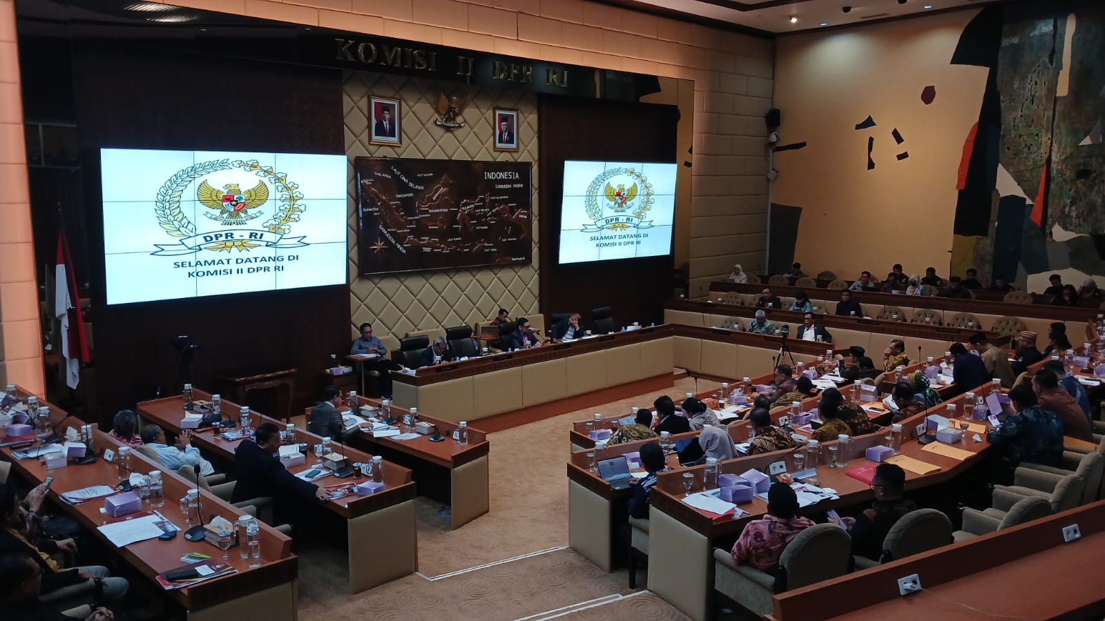 DPR-KPU Sepakat Jika Kotak Kosong Menang, Pilkada Diulang Tahun Depan