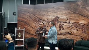 Menteri Komunikasi dan Informasi Budi Arie Setiadi (kiri) bersama dengan Ketua Umum Aftech Pandu Sjahrir (kanan) di Gedung Kominfo, Jakarta Pusat, Rabu, 11/9/2024 | Novia Suhari/Forum Keadilan