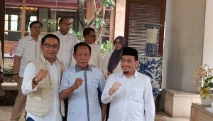 Bakal pasangan calon Gubernur dan Wakil Gubernur Jakarta Ridwan Kamil (RK)-Suswono menyambangi kediaman mantan Gubernur DKI Jakarta Sutiyoso (Bang Yos) di kawasan Jatisampurna, Bekasi, Jawa Barat, Kamis, 12/9/2024 | Ali Mansur/Forum Keadilan