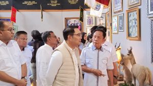 Bakal pasangan calon Gubernur dan Wakil Gubernur Jakarta Ridwan Kamil (RK)-Suswono menyambangi kediaman mantan Gubernur DKI Jakarta Sutiyoso (Bang Yos) di kawasan Jatisampurna, Bekasi, Jawa Barat, Kamis, 12/9/2024 | Ali Mansur/Forum Keadilan