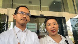 Kuasa hukum Kaesang Pangarep, Nasrullah, bersama Juru Bicara Francine Widjojo di gedung C1 atau ACLC KPK, Jakarta Selatan, Selasa, 17/9/2024 | Merinda Faradianti/Forum Keadilan
