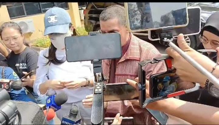 Bela Anaknya, Nikita Mirzani Penuhi Panggilan Polisi Terkait Kasus Kekerasan Seksual Lolly