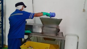Proses pembuatan powder ikan HPI di pabrik PT Berikan Protein, Indramayu, Jawa Barat, Rabu, 18/9/2024 | Novia Suhari/Forum Keadilan