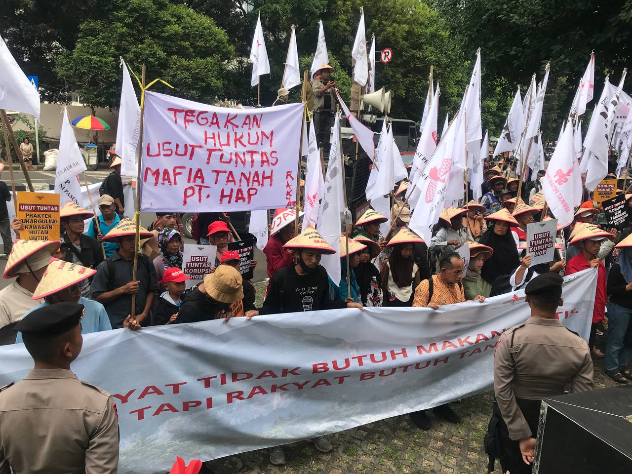 Peringati Hari Tani Nasional, Ratusan Petani Tuntut KPK Usut Korupsi dan Mafia Agraria