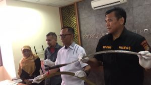 Barang bukti sajam yang ditemukan tim patroli perintis Bekasi Kota di Polres Metro Bekasi Kota, Senin, 23/9/2024 | Ari Kurniansyah/Forum Keadilan