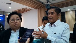 Kepala Badan Pengendalian dan Pengawasan Mutu Hasil Kelautan Perikanan Ishartini (kiri), dan Direktur Jenderal Penguatan Daya Saing Produk Kelautan dan Perikanan Budi Sulistiyo (kanan) di kantor KKP, Jakarta Pusat, Selasa, 24/9/2024 | Novia Suhari/Forum Keadilan