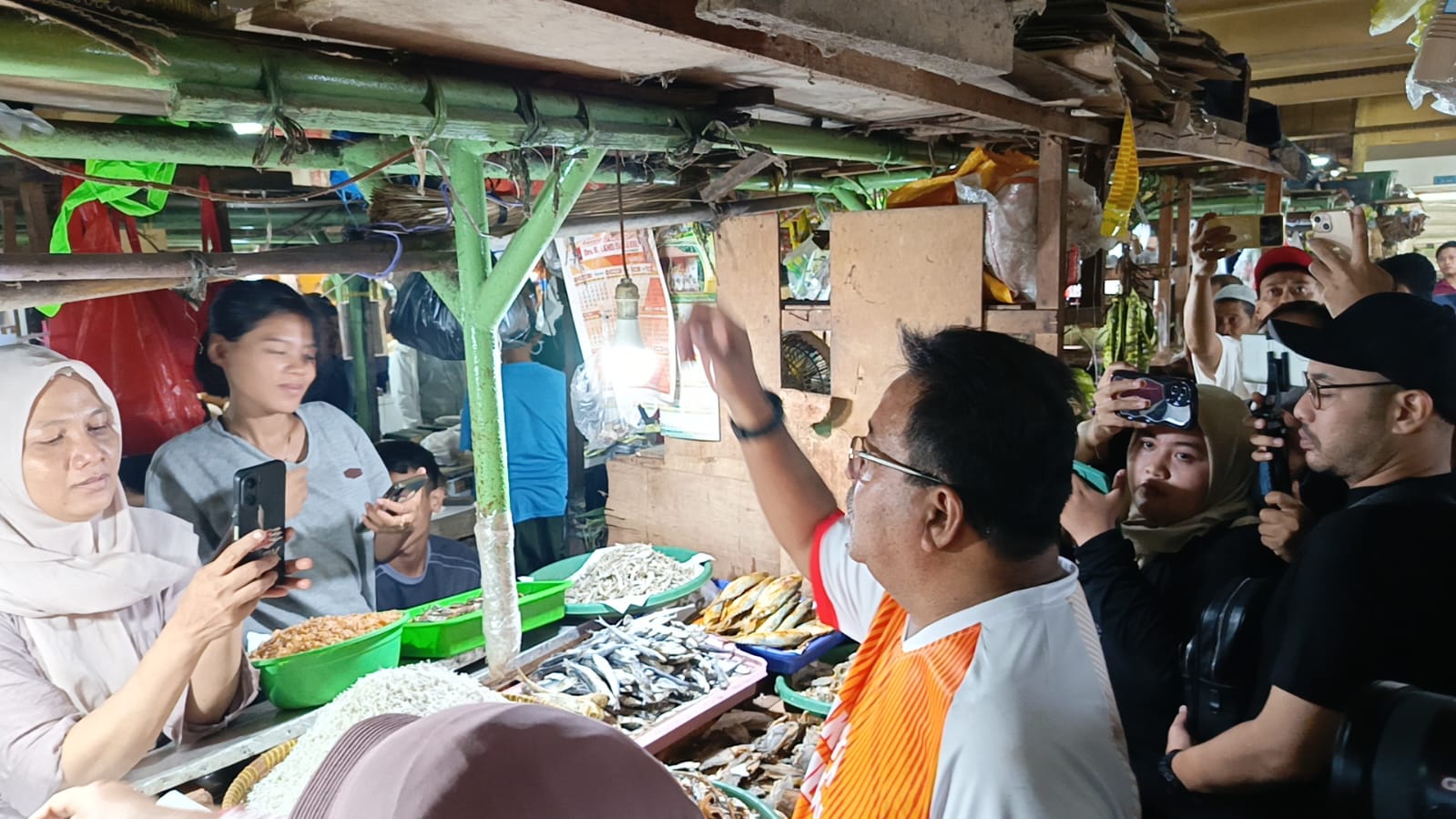 Bang Doel Blusukan ke Pasar Lenteng Agung di Hari Pertama Kampanye, Dengar Keluhan Parkir Mahal