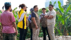Calon Wakil Gubernur Jakarta nomor urut 1 Ridwan Kamil (RK) blusukan ke pemukiman padat di Pancoran, Jakarta Selatan, pada hari kedua kampanye Pemilihan Gubernur (Pilgub) Jakarta 2024, Kamis, 26/9/2024