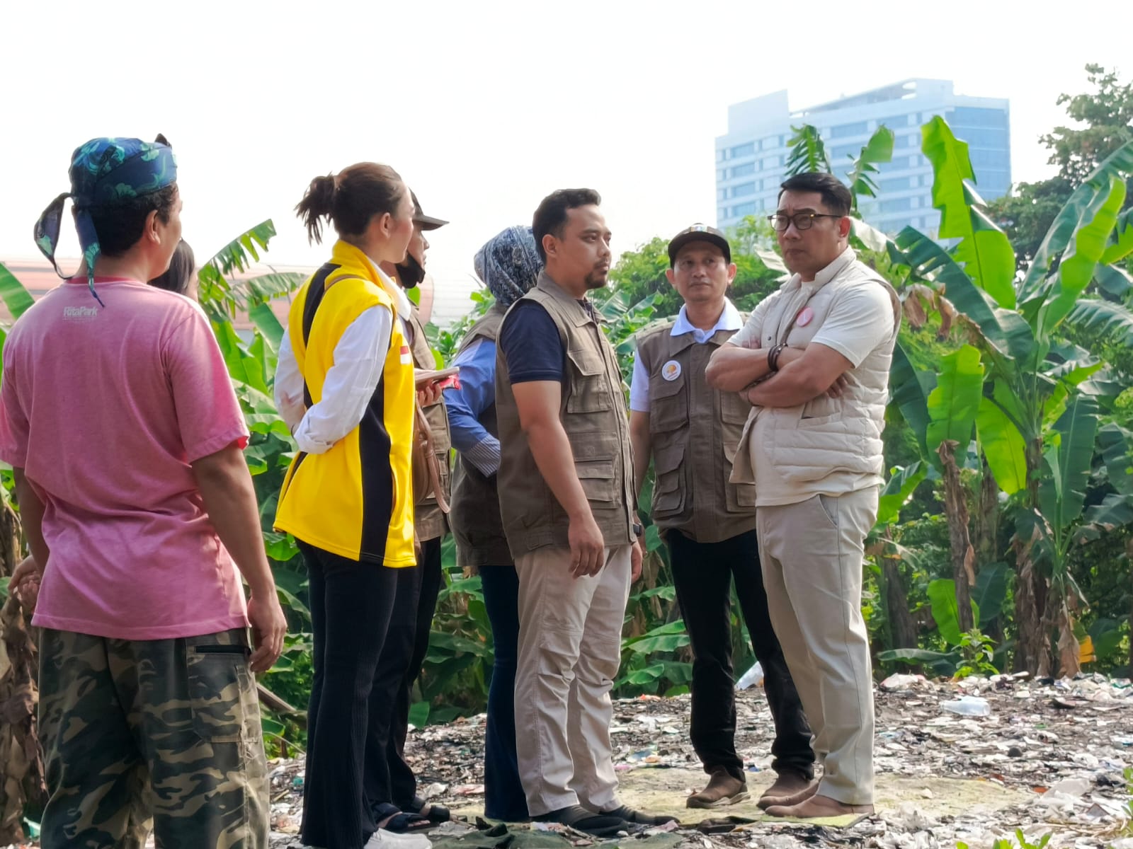 Ridwan Kamil Blusukan ke Pancoran: Tinjau Tempat Pembakaran Sampah hingga Sumur Resapan