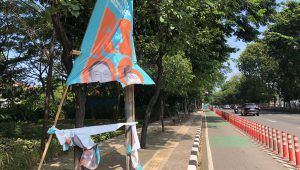Alat peraga kampanye pasangan calon gubernur dan wakil gubernur Ridwan Kamil-Suswono (RIDO) di sepanjang Jalan Perintis Kemerdekaan dirusak oleh orang tidak dikenal | ist