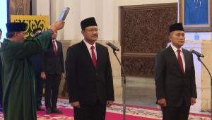 Saifullah Yusuf (Gus Ipul) dan Irjen Pol Eddy Hartono dilantik menjadi Menteri Sosial (Mensos) dan Kepala Badan Nasional Penanggulangan Terorisme (BNPT) di Istana Negara, Jakarta, Rabu, 11/9/2024 | YouTube Sekretariat Presiden