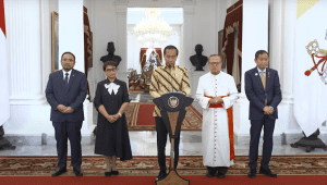 Presiden Joko Widodo (Jokowi) dalam keterangan pers terkait persiapan kedatangan Paus Fransiskus ke Indonesia, di Istana Merdeka, Jakarta, Selasa, 3/9/2024. | YouTube Sekretariat Presiden