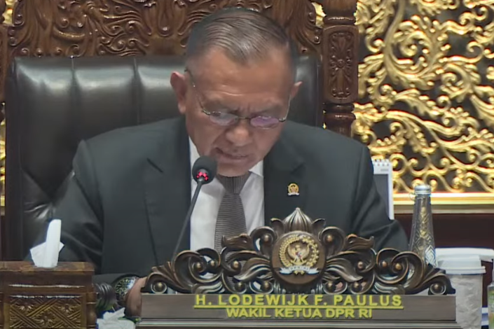 DPR Sahkan UU Keimigrasian Penyediaan Senpi untuk Pejabat Imigrasi