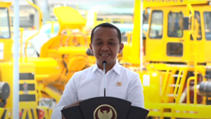 etua Umum (Ketum) Golkar sekaligus Menteri Energi dan Sumber Daya Mineral (ESDM), Bahlil Lahadalia, dalam acara peresmian smelter tembaga dan pemurnian logam mulia PT Amman Mineral Internasional di Sumbawa Barat, Nusa Tenggara Barat (NTB), Senin, 23/9/2024. | YouTube Sekretariat Presiden