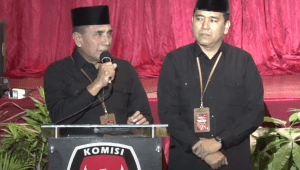 Calon gubernur Sumatra Utara (Cagub Sumut) Edy Rahmayadi dan Calon wakil gubernur (cawagub) Hasan Basri Sagala dalam rapat pleno terbuka pengundian dan penetapan nomor urut Pilgub 2024 yang dilakukan Komisi Pemilihan Umum (KPU) Sumut, 23/9/2024 malam. | YouTube KPU Provinsi Sumut