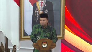 Ketua Komisi Pemilihan Umum (KPU) RI Mochammad Afifuddin dalam acara penandatanganan MoU antara KPU RI dan Pengurus Besar Himpunan Mahasiswa Islam (PB HMI) di kantor KPU RI, Jakarta Pusat, Senin, 9/9/2024 | YouTube KPU RI