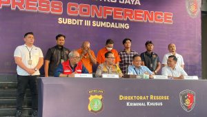 Polisi berhasil mengungkap kasus pengoplosan gas LPG dari tabung 3 kilogram (kg) ke tabung 12 kg di kawasan Cengkareng, Jakarta Barat, dan Medan Satria, Bekasi | Ari Kurniansyah/Forum Keadilan