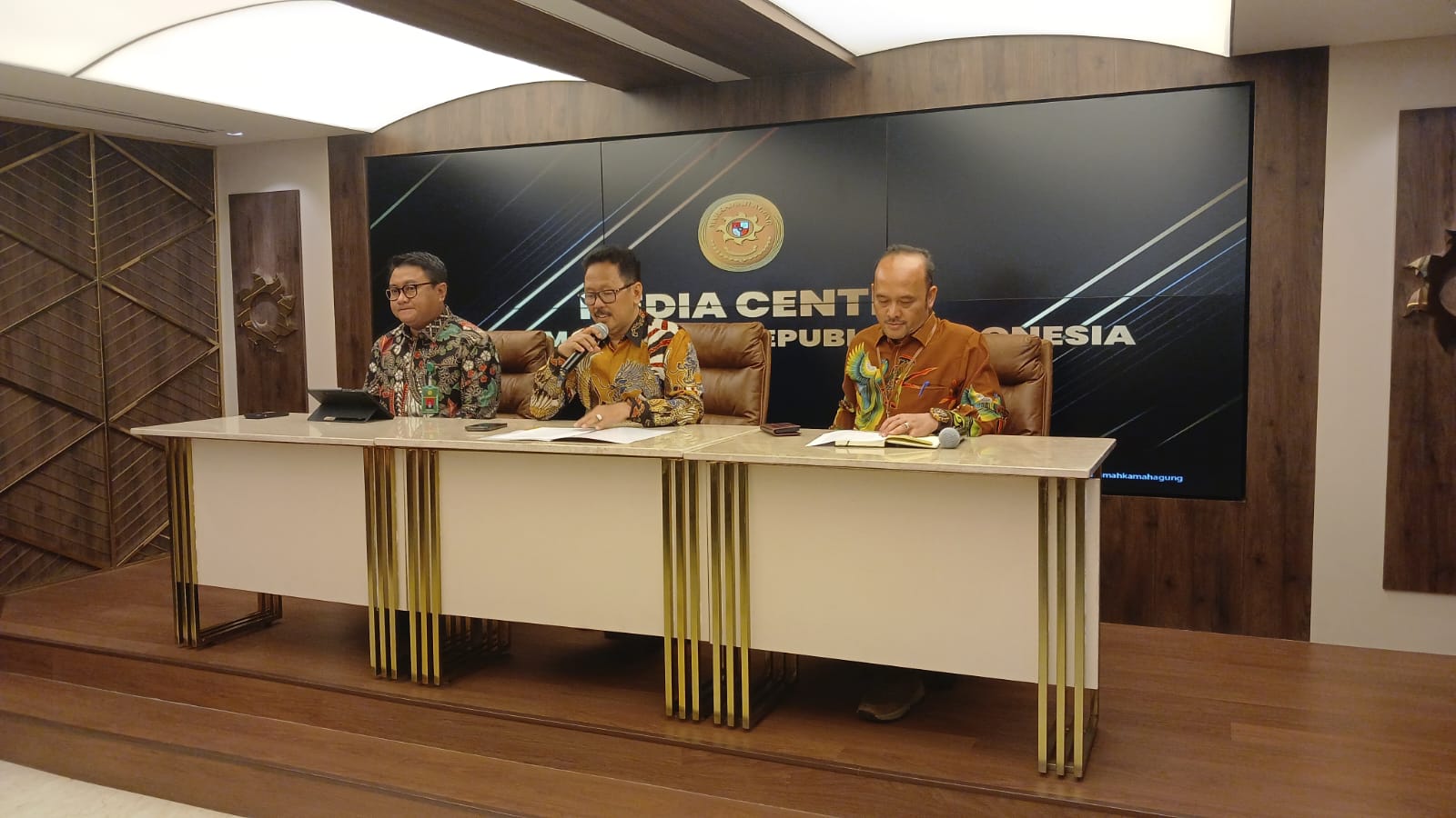 Kena OTT, 3 Hakim yang Bebaskan Ronald Tannur Diberhentikan Sementara