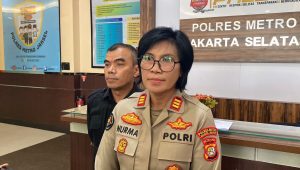 Kasi Humas Polres Metro Jakarta Selatan AKP Nurma Dewi saat memberikan keterangan kepada media di Polres Jakarta Selatan, Senin, 28/10/2024 | Ari Kurniansyah/Forum Keadilan