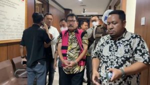 Zarof Ricar saat dibawa ke Kejaksaan Agung, Jumat, 25/10/2024 | Forum Keadilan