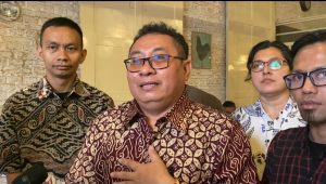 Ketua Umum SMSI Pusat Firdaus saat memberikan keterangan kepada media di kawasan Juanda, Jakarta Pusat, Selasa, 29/10/2024 | Ari Kurniansyah/Forum Keadilan