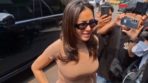 Nikita Mirzani tiba di Polres Metro Jakarta Selatan, Rabu, 30/10/2024 | Ari Kurniansyah/Forum Keadilan
