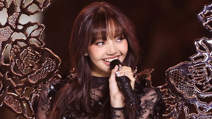 Terpukau! Lisa Blackpink Jadi Artis Kpop Pertama Tampil di Victoria Secret Fashion Show 2024