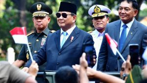 Presiden Republik Indonesia, Prabowo Subianto, menghadiri upacara penerimaan dan penyerahan memorandum dalam rangka serah terima jabatan Menteri Pertahanan Republik Indonesia (RI) di Kementerian Pertahanan, Jakarta, pada Selasa, 22/10/2024. | Dok BPMI Setpres Vico