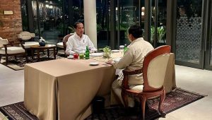 Presiden Joko Widodo (Jokowi) bersama dengan Presiden terpilih Prabowo Subianto menyantap makan malam berdua di Hutan Kota Plataran, Kompleks Gelora Bung Karno, Senayan, Jakarta Pusat, Selasa, 8/10/2024 malam. | Instagram @jokowi