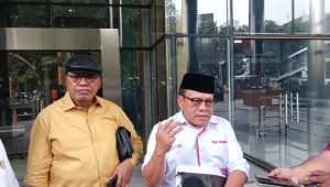 Ketua Indonesia Police Watch (IPW) Sugeng Teguh Santoso melaporkan dugaan kasus korupsi pemotongan honor penanganan perkara (HPP) hakim agung ke Komisi Pemberantasan Korupsi (KPK) | Syahrul Baihaqi/Forum Keadilan