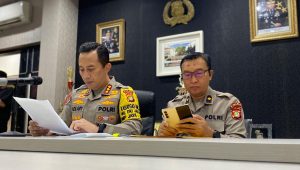 Kabid Humas Polda Metro Jaya Kombes Pol Ade Ary Syam Indradi (kiri) dan Kasubdit Penmas Humas Polda Metro Jaya Kompol Bambang Askar Sodiq (Kanan) di Polda Metro Jaya, Jakarta Selatan, Rabu, 2/10/2024 | Ari Kurniansyah/Forum Keadilan