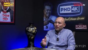 Pembalap mobil Indonesia Ananda Mikola Soeprapto atau yang akrab dikenal Ananda Mikola dalam Podcast Hanya Disini (PHD) 4K di Forum Keadilan TV, pada Selasa, 8/10/2024. | YouTube Forum Keadilan TV