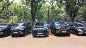 Puluhan mobil mewah dari berbagai merek ternama berjejer rapi di Parkiran Timur Gelora Bung Karno (GBK), Jakarta Pusat | Syahrul Baihaqi/Forum Keadilan