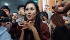 Istri terdakwa Harvey Moeis, Sandra Dewi di Pengadilan Tindak Pidana Korupsi (Tipikor) PN Jakarta Pusat, Senin, 21/10/2024 | Merinda Faradianti/Forum Keadilan