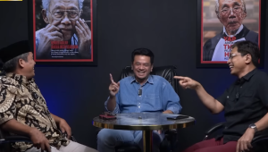 Dari kiri ke kanan Pengamat Politik Ray Rangkuti, Host PHD 4K Poempida Hidayatulloh, Stand Up Komedian Iwel Sastra dalam Podcast Hanya di Sini (PHD) 4K Forum Keadilan bersama Poempida Hidayatulloh, Selasa, 8/10/2024 | YouTube Forum Keadilan TV