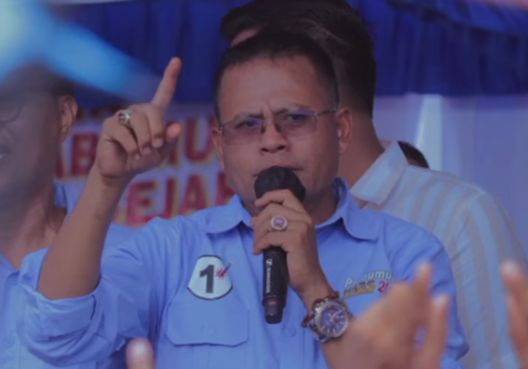 Arlan Calon Wali Kota Prabumulih, Pamerkan 4 Orang Istri Saat Kampanye