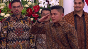 Presiden RI ke-8 Prabowo Subianto resmi menunjuk Mayor Teddy Indra Wijaya sebagai Sekretaris Kabinet Merah Putih periode 2024-2029, di Istana Merdeka, pada Minggu, 20/10/2024 malam. | YouTube Sekretariat Presiden