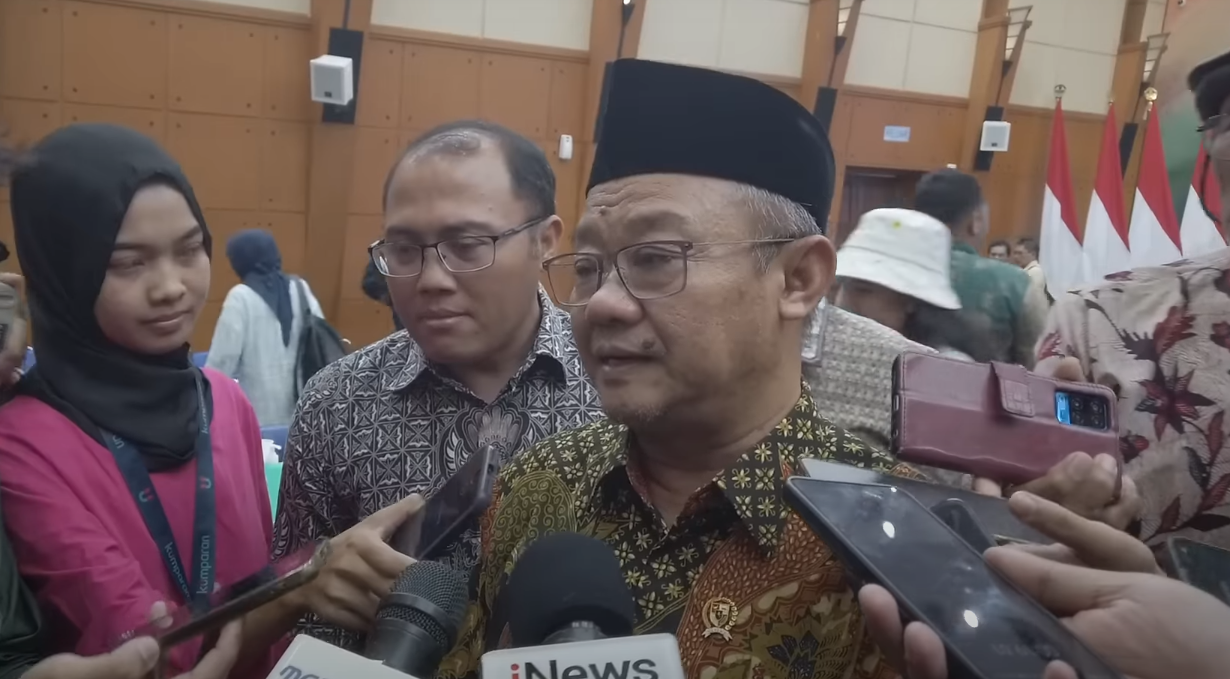 Mendikdasmen Abdul Mu’ti Ungkap Akan Tingkatkan Gaji Guru SD dan SMP