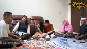 Pratiwi Noviyanthi bersama keluarga Agus | YouTube Pratiwi Noviyanthi