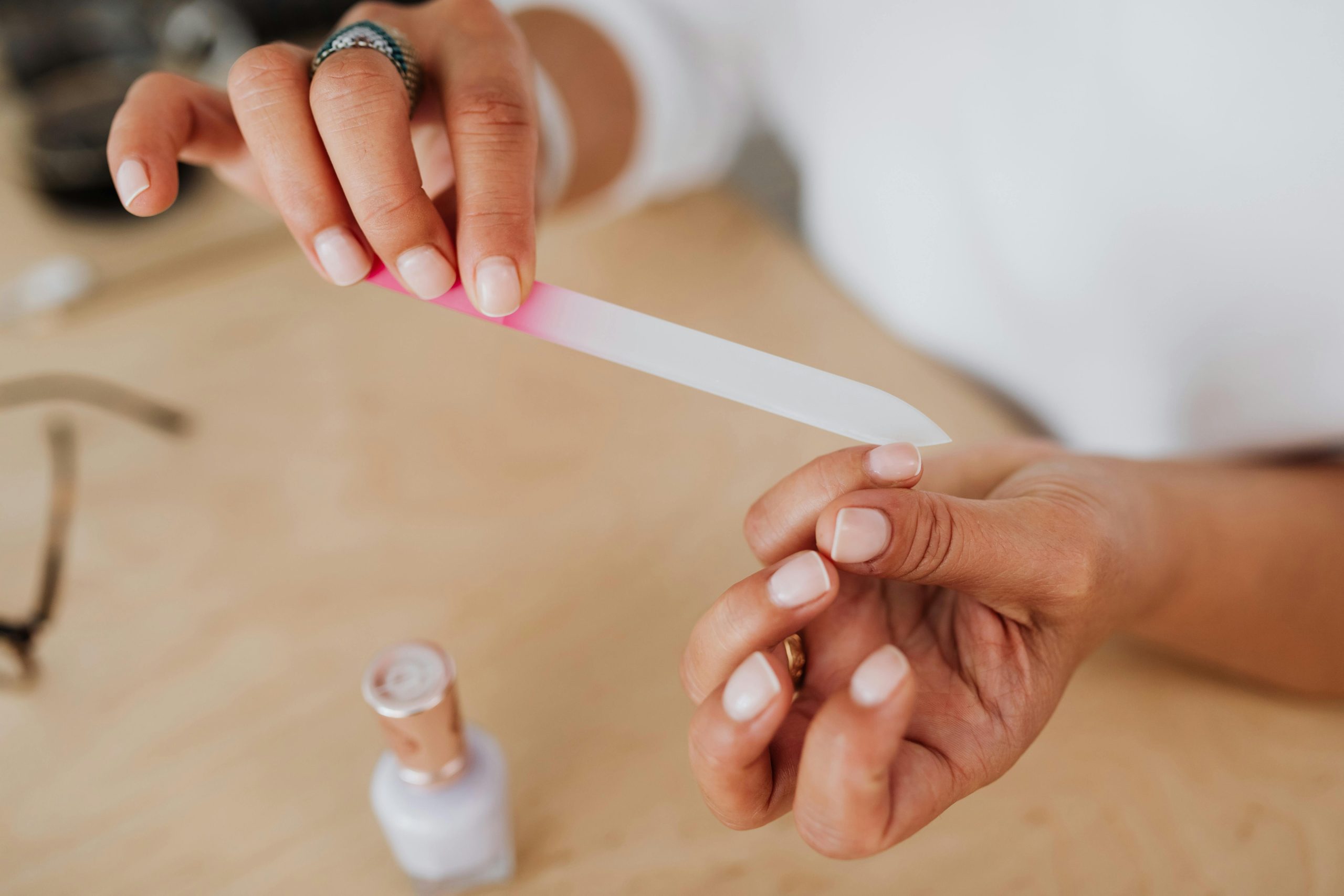6 Cara Mudah Merawat Kuku Agar Tetap Sehat dan Cantik