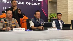 Wakabareskrim Irjen Asep Edi Suheri (tengah) saat memberikan keterangan kepada media di Mabes Polri, Jakarta Selatan, Sabtu, 2/11/2024 | Ari Kurniansyah/Forum Keadilan