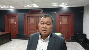 Pegiat anti-korupsi yang juga sebagai Koordinator Masyarakat Anti Korupsi (MAKI) Boyamin Saiman di Gedung Mahkamah Konstitusi, Jakarta Pusat, Selasa, 5/11/2024 | Syahrul Baihaqi/Forum Keadilan