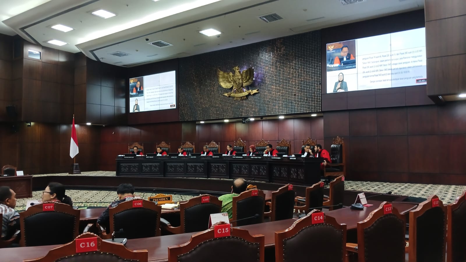 Jatuhkan Putusan Sela, MK Minta Pemerintah Tak Buat Aturan Turunan UU KSDAHE
