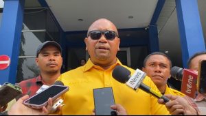 Fungsionaris Partai Golkar Adrianus Agal kepada media di Gedung SPKT Polda Metro Jaya, Jakarta Selatan, Jumat, 15/11/2024 | Ari Kurniansyah/Forum Keadilan