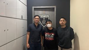 Tersangka A alias M saat diamankan Subdit Jatanras Polda Metro Jaya, terkait kasus judi online yang melibatkan Komdigi | ist