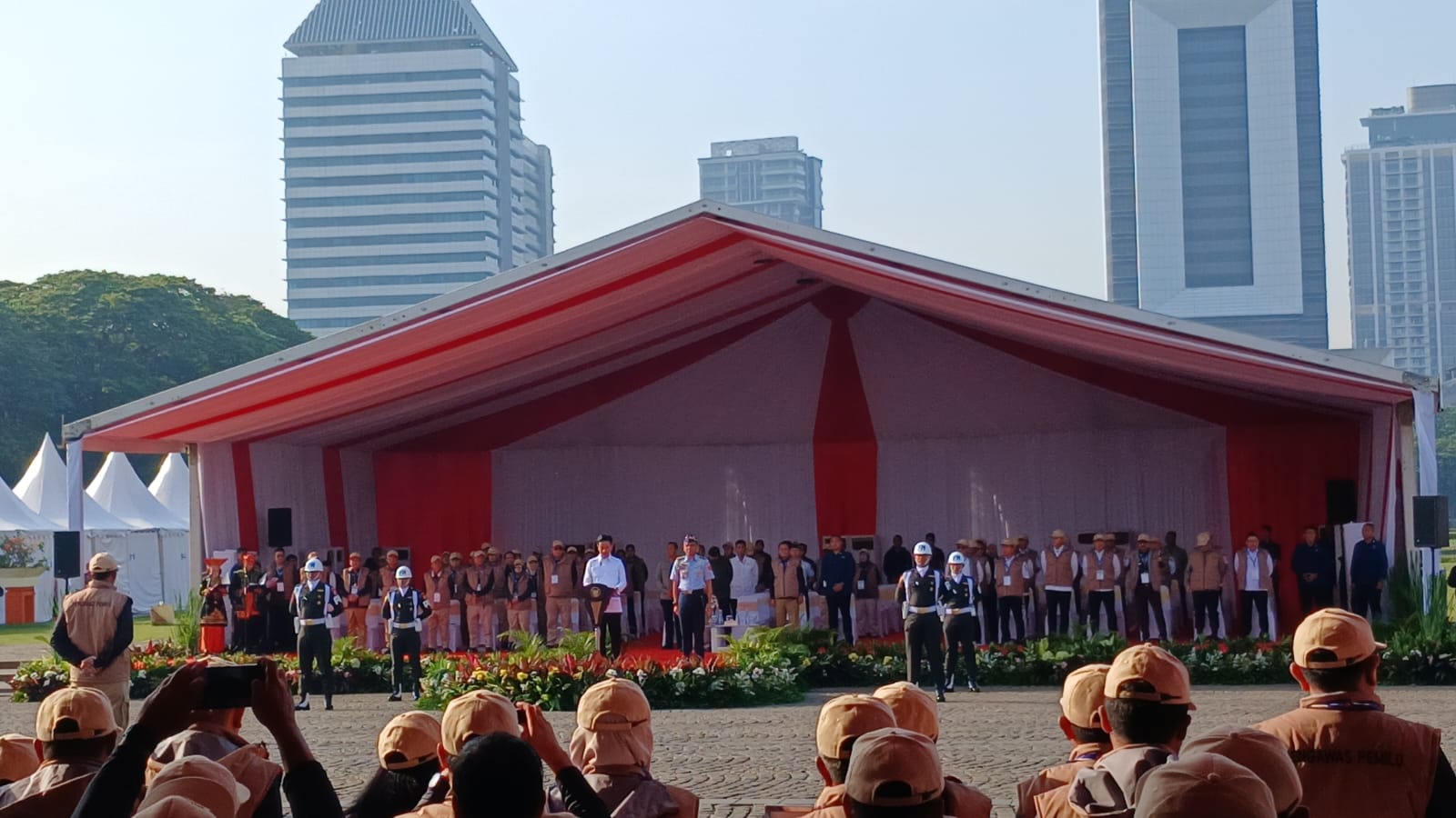 Gibran Hadiri Apel Siaga Pengawasan Masa Tenang Pilkada 2024