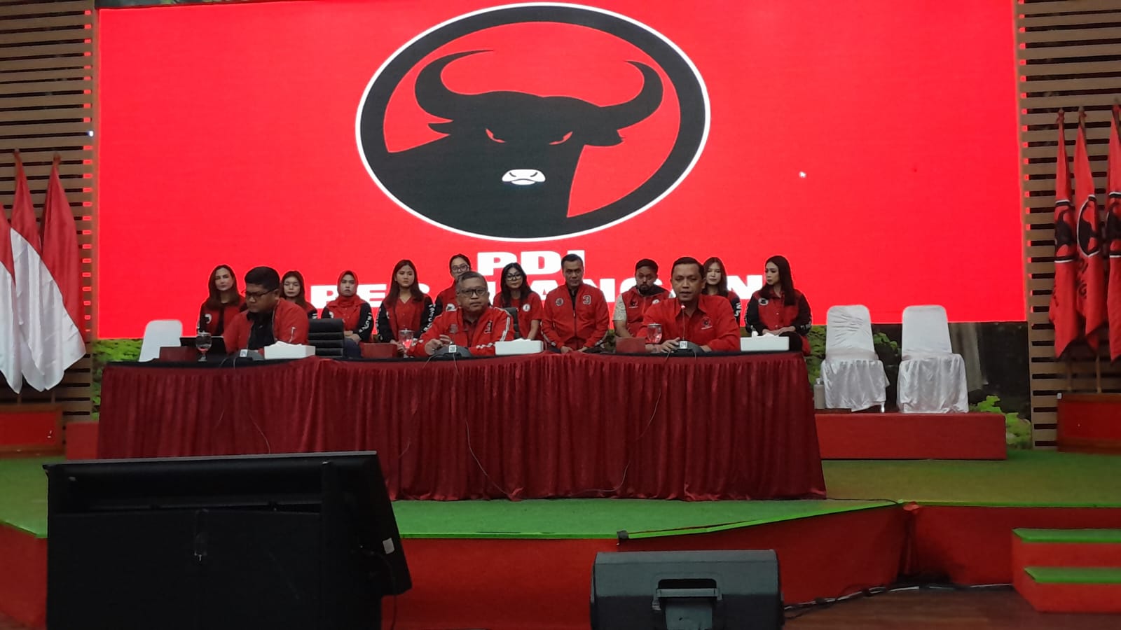 PDIP Serahkan Putusan Soal Video Endorsment Prabowo Subianto Dukung Lutfi-Taj Yasin Pada Bawaslu