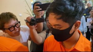 Adhi Kusmanto (AK) salah satu tersangka kasus judol yang melibatkan Komdigi sekaligus Staf Ahli Komdigi di Polda Metro Jaya, Jakarta Selatan, Senin, 25/11/2024 | Ari Kurniansyah/Forum Keadilan