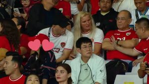 Lee Kyung Kyu Nonton Timnas Indonesia di SUGBK, Jakarta, Selasa, 19/11/2024 | Twitter @kimjuncotton_o